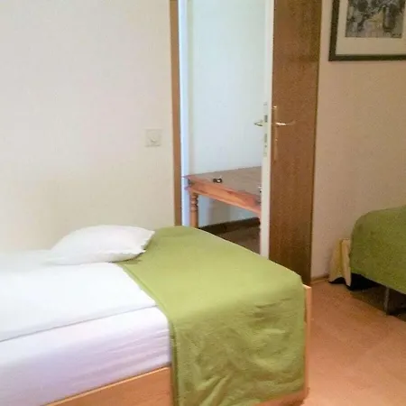 Vakantiehuis In With Parking Dernau